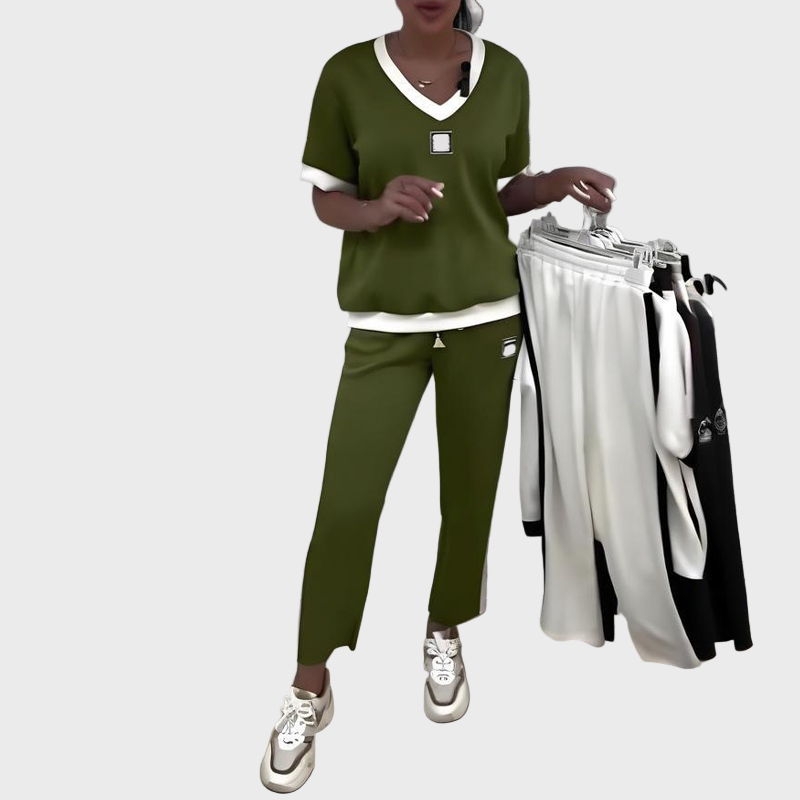 Ženski komplet s topom in V-izrezom ter hlačami