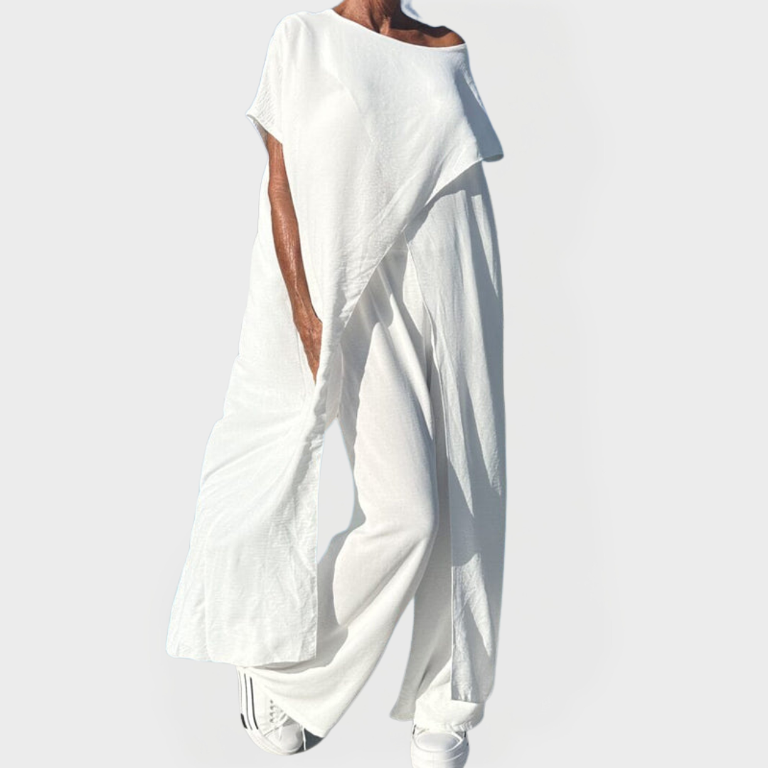 Enobarvni komplet z zgornjim delom in hlačami z izrezom