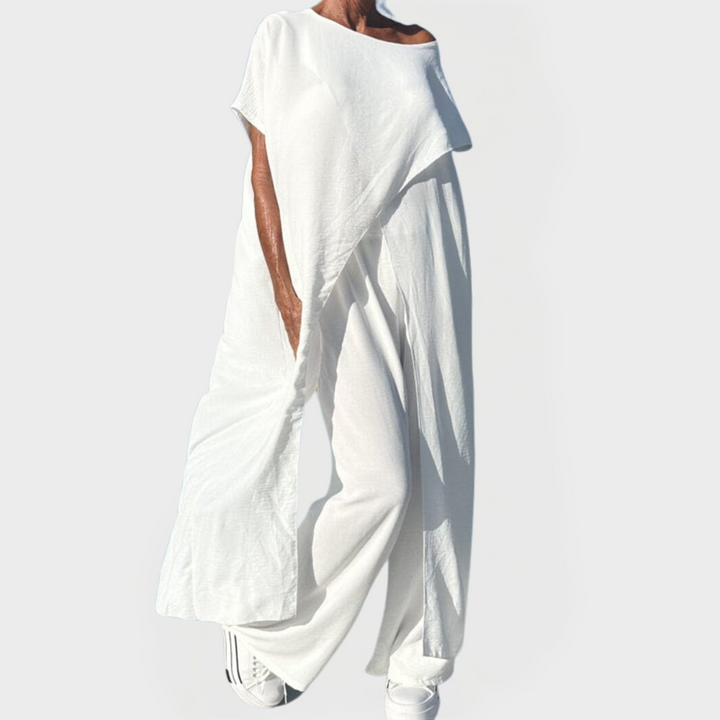 Enobarvni komplet z zgornjim delom in hlačami z izrezom