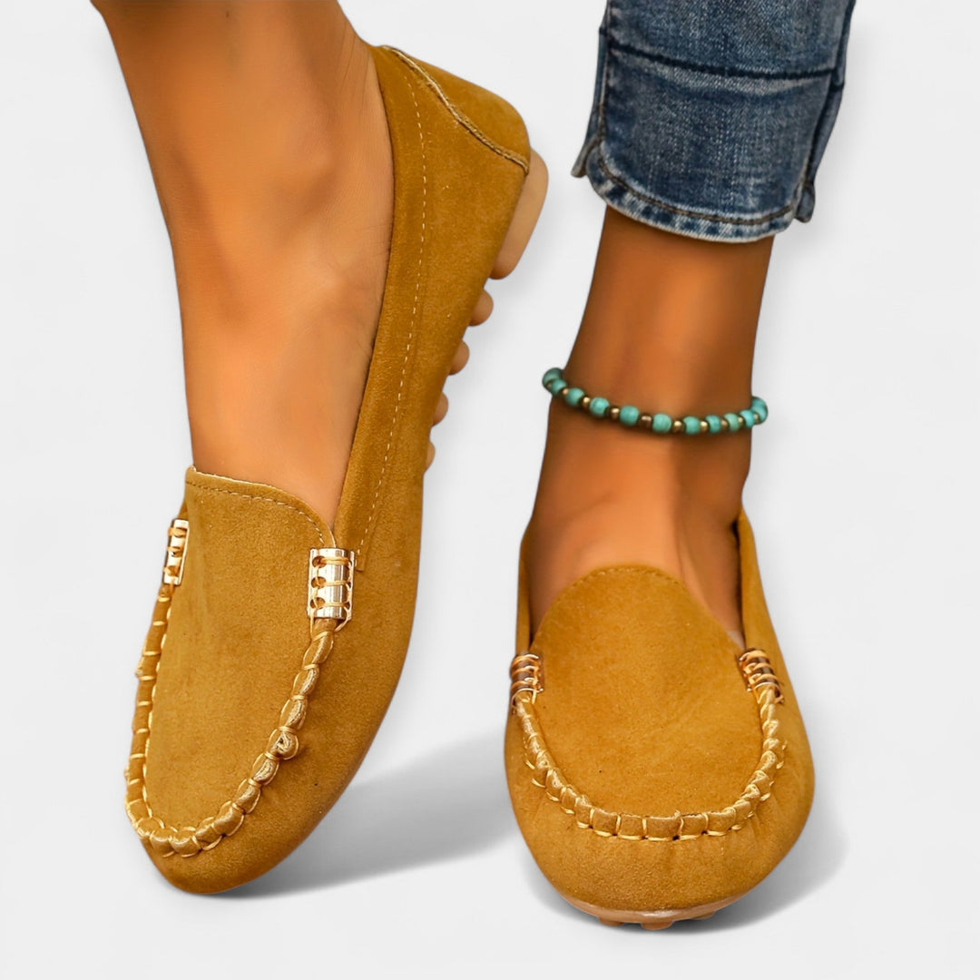 Loafers z metalnimi detajli