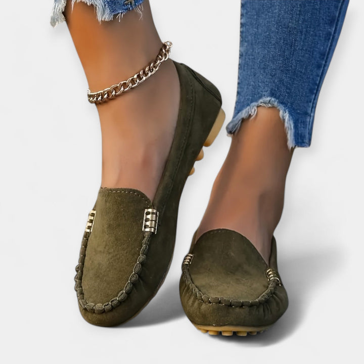 Loafers z metalnimi detajli