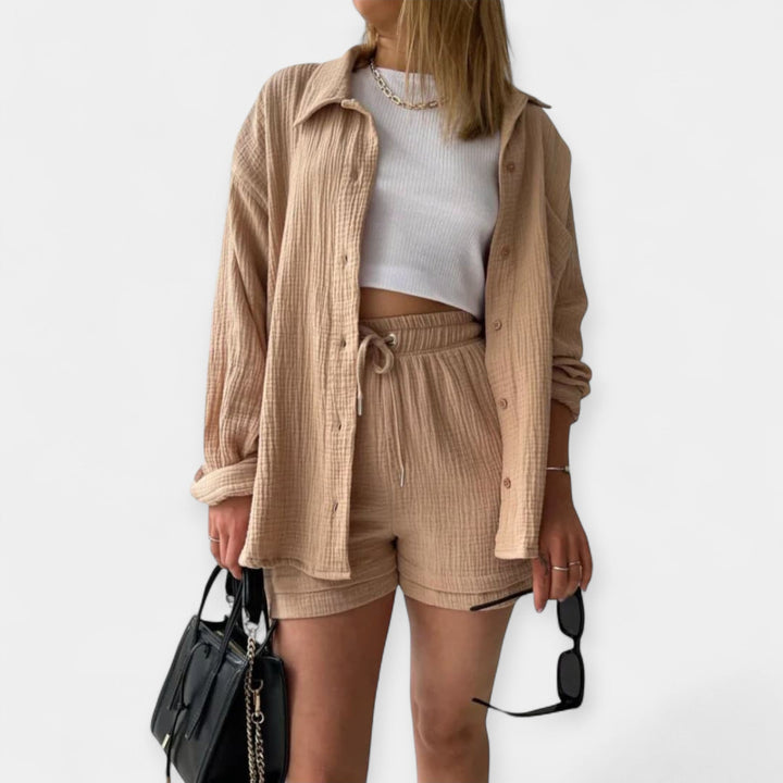 Dvobarvni Poletni Komplet: Majica in Šortke