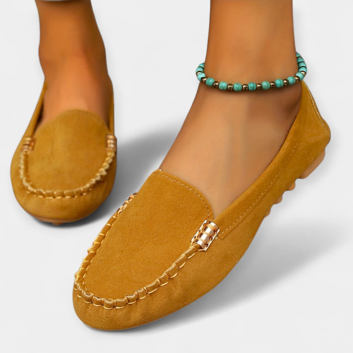 Loafers z metalnimi detajli