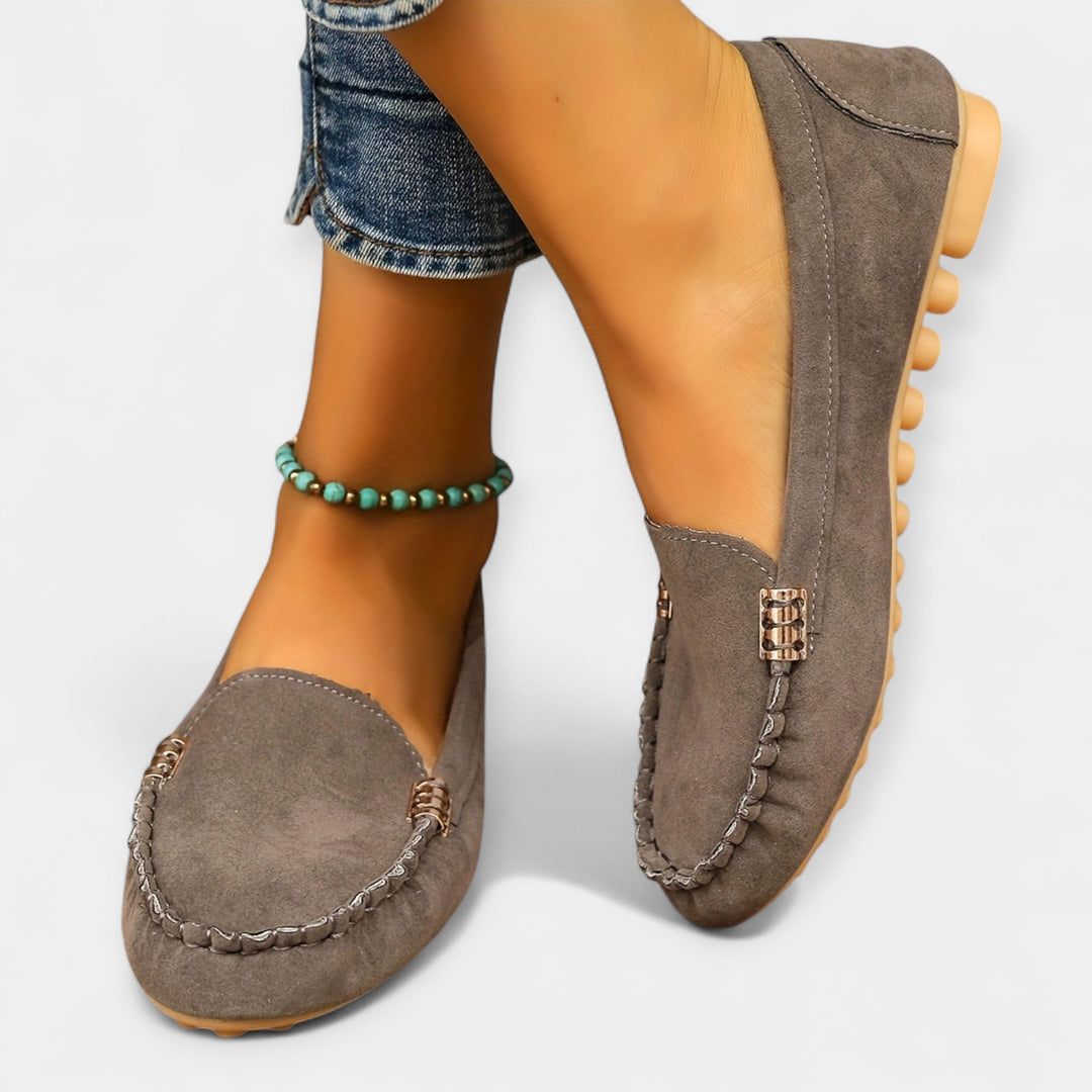 Loafers z metalnimi detajli
