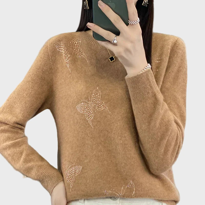 Pulover s pletenim metuljnim vzorcem