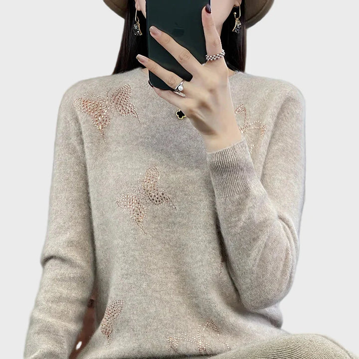 Pulover s pletenim metuljnim vzorcem