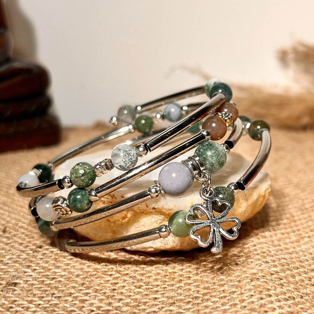 "Tur"-zapestnica iz dragih kamnov