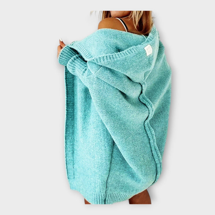 "Pleteni jopič s kapuco" can be rewritten as "Kapučasti pleteni jopič".