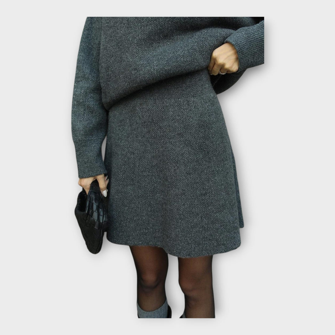 Moderna pletena bluza in krilo set