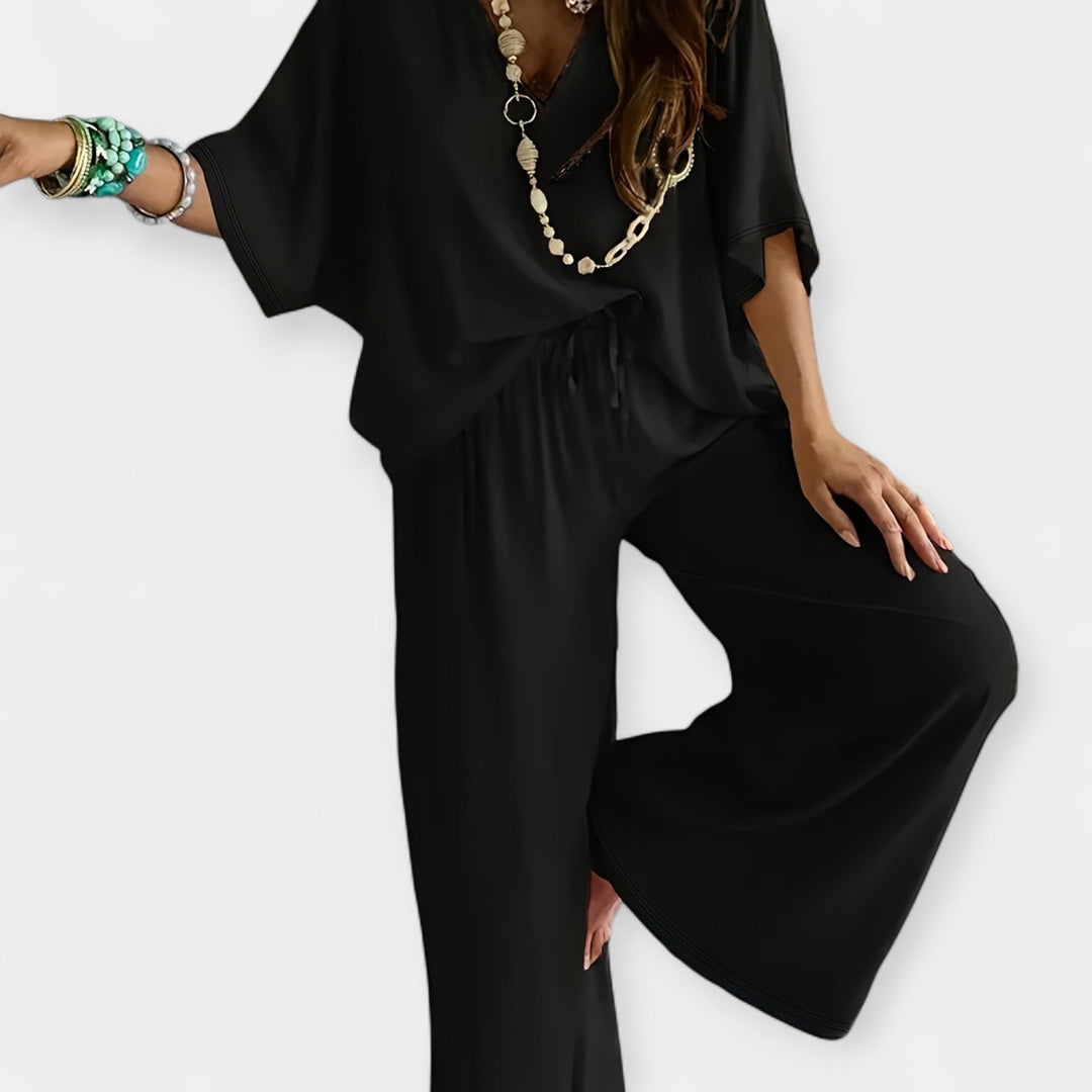 Komplet z širokimi hlačami in ohlapno bluzo