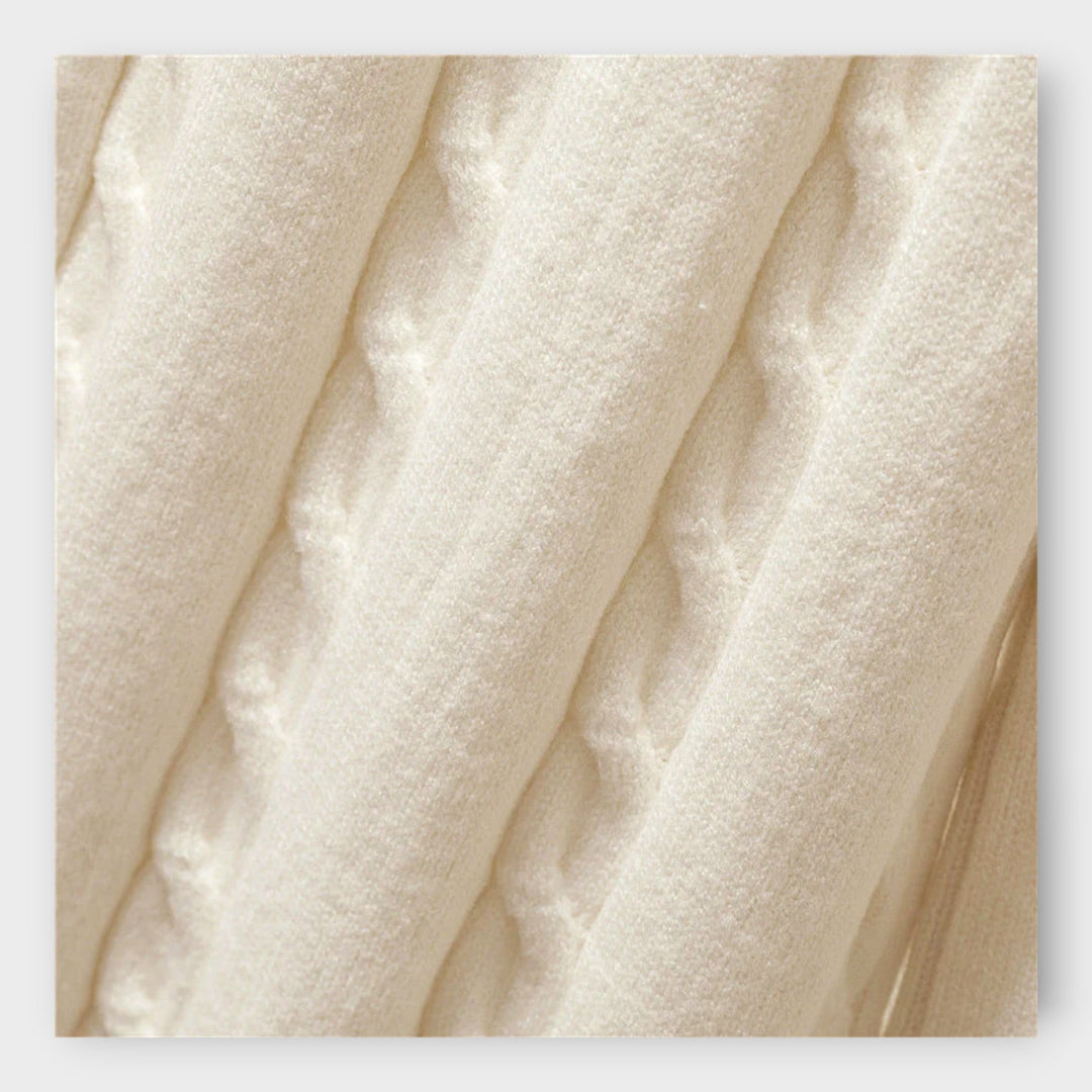 Set z visokim ovratnikom, hlačami in brezrokavnikom