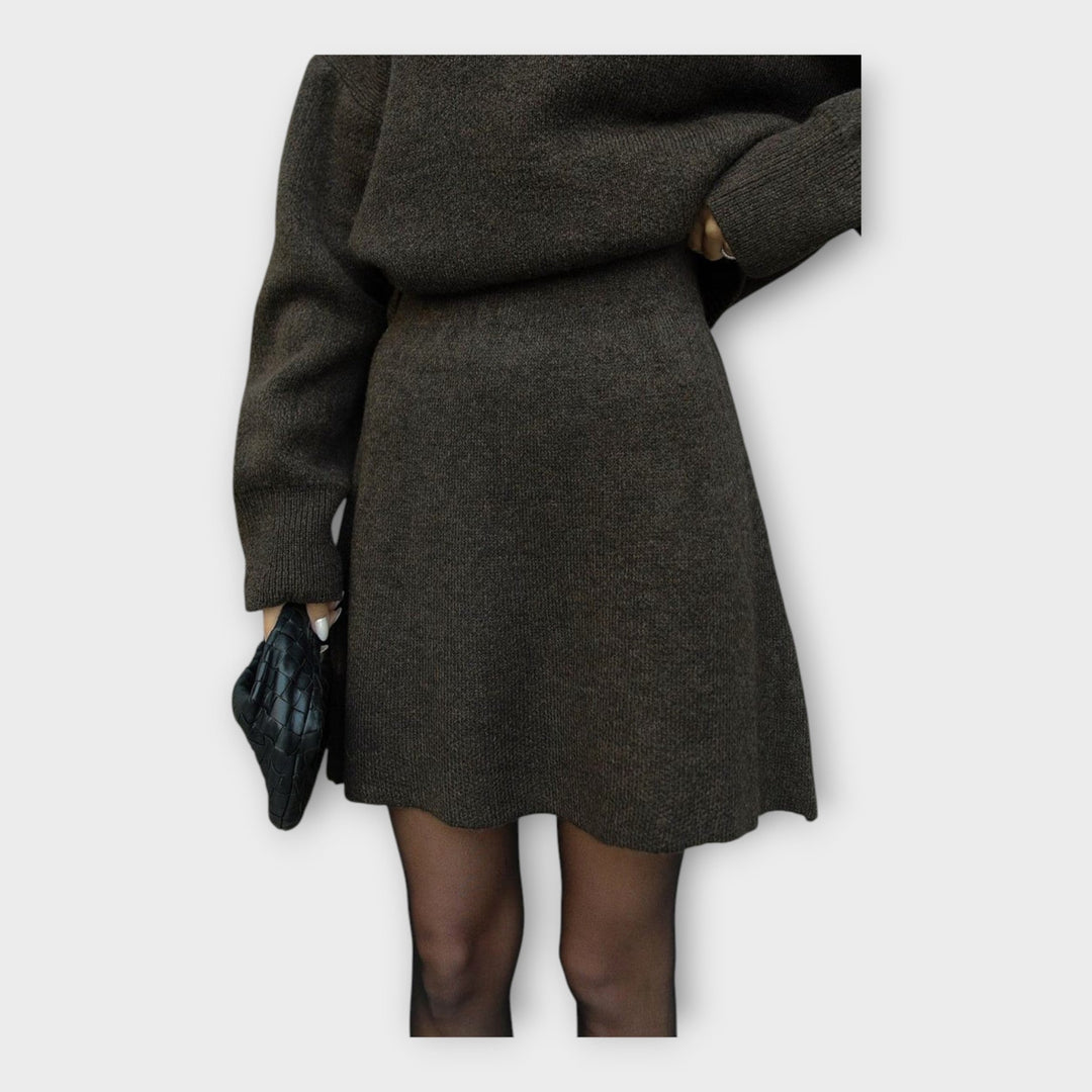 Moderna pletena bluza in krilo set