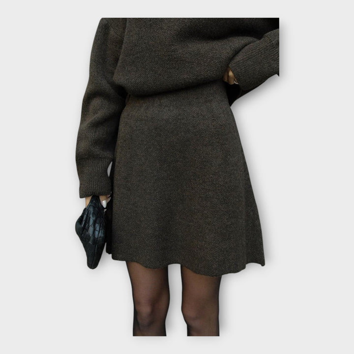 Moderna pletena bluza in krilo set