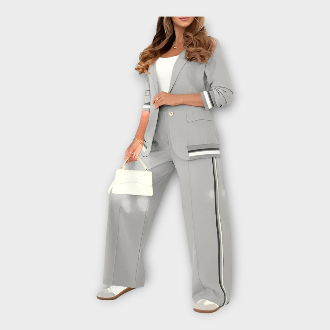 Set s krilom in hlačami