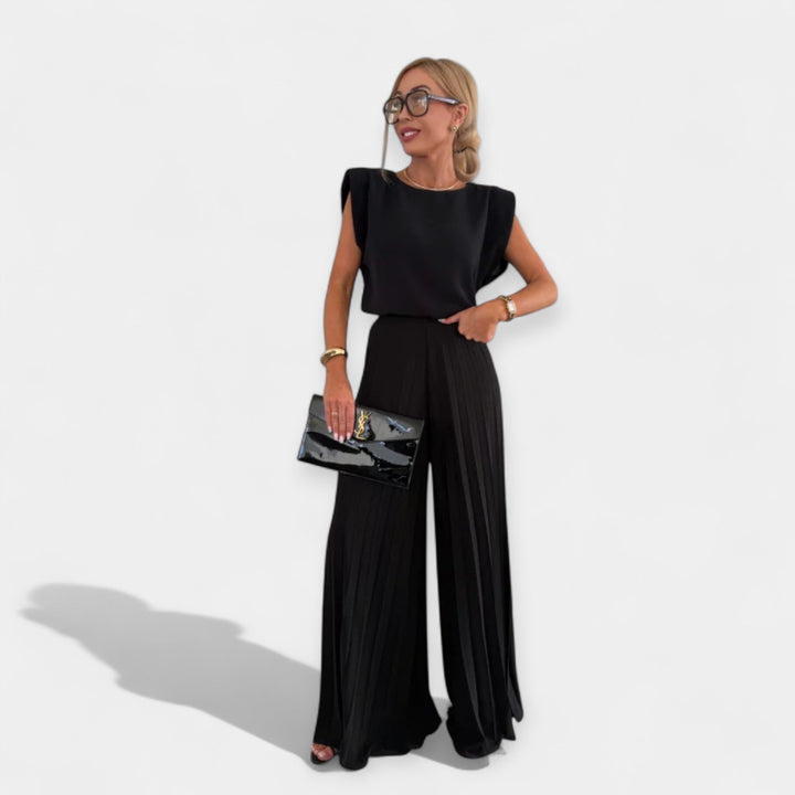 Poletna modna kombinacija: majica in hlače