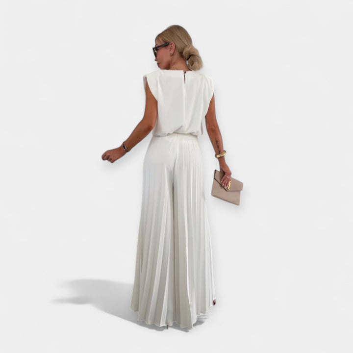 Poletna modna kombinacija: majica in hlače