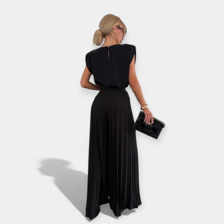 Poletna modna kombinacija: majica in hlače