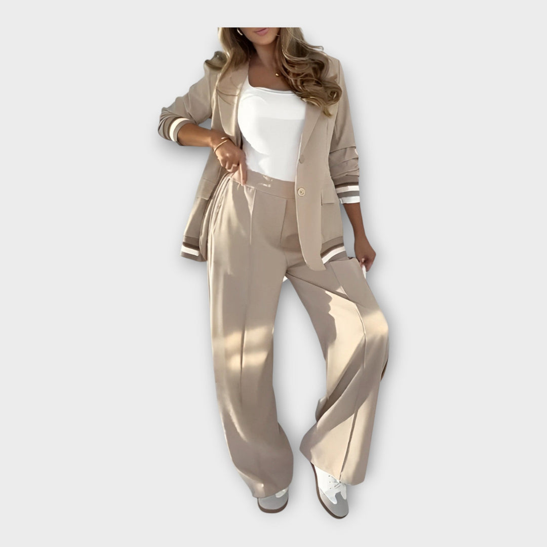 Set s krilom in hlačami