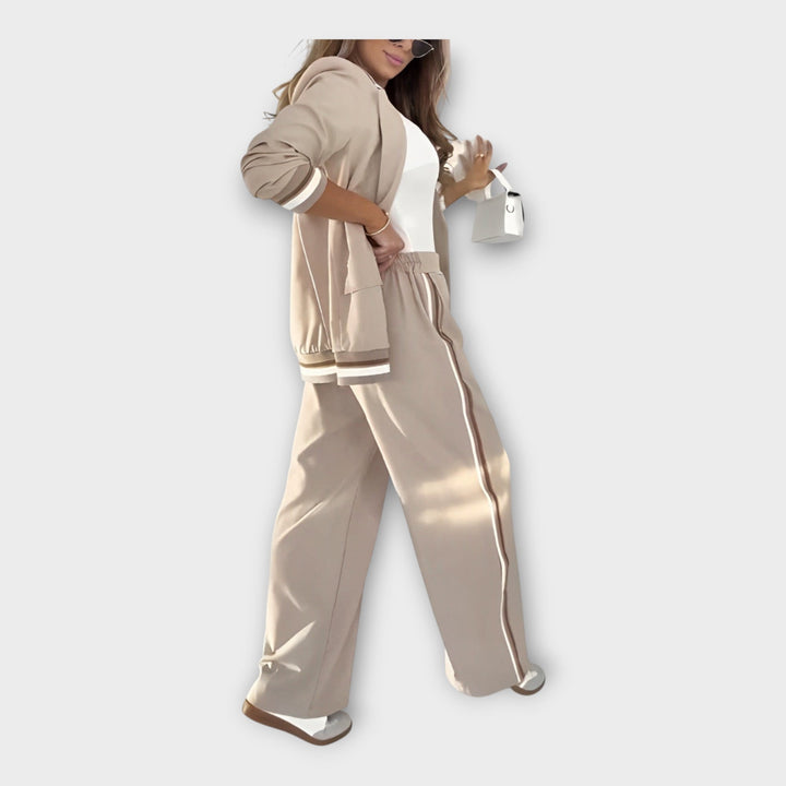 Set s krilom in hlačami