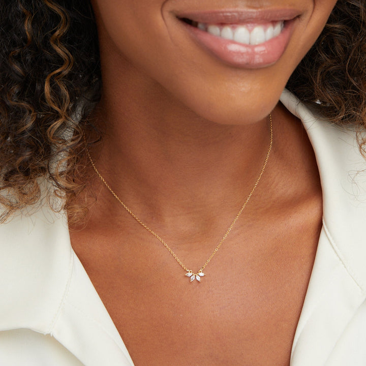 Omelia Kristallblad Ogrlica