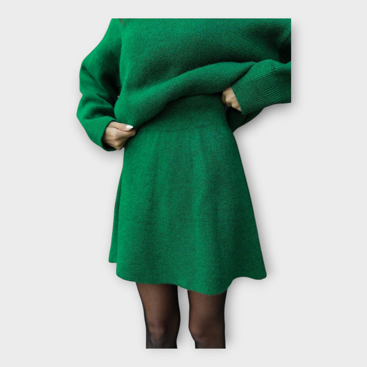 Moderna pletena bluza in krilo set